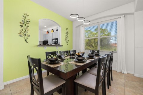 House in Davenport, Florida 6 bedrooms, 263.19 sq.m. № 1900415 - photo 10