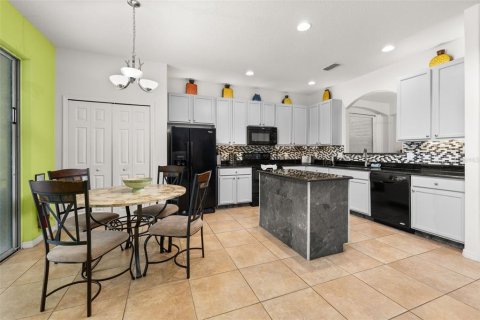 House in Davenport, Florida 6 bedrooms, 263.19 sq.m. № 1900415 - photo 14