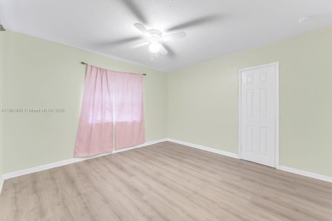 Casa en venta en Hallandale Beach, Florida, 4 dormitorios, 136.75 m2 № 1968553 - foto 12