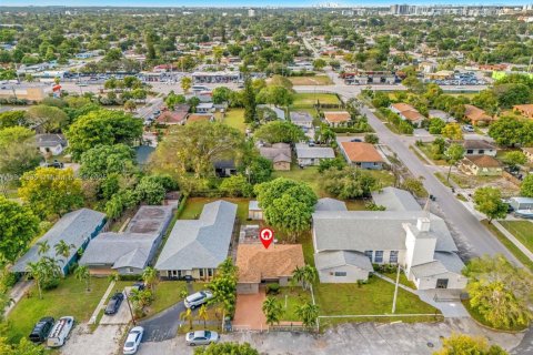 Casa en venta en Hallandale Beach, Florida, 4 dormitorios, 136.75 m2 № 1968553 - foto 26