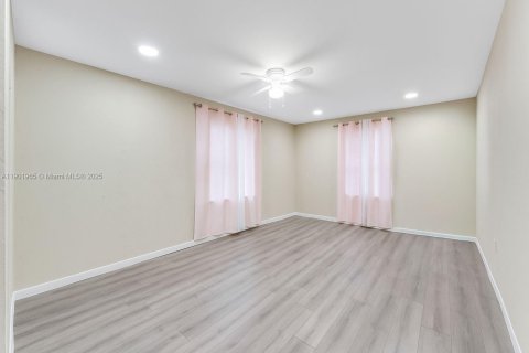 Casa en venta en Hallandale Beach, Florida, 4 dormitorios, 136.75 m2 № 1968553 - foto 20