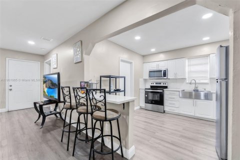 Casa en venta en Hallandale Beach, Florida, 4 dormitorios, 136.75 m2 № 1968553 - foto 10