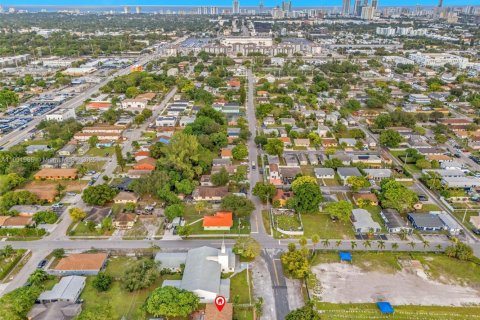 Casa en venta en Hallandale Beach, Florida, 4 dormitorios, 136.75 m2 № 1968553 - foto 27