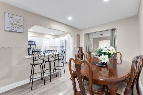 Casa en venta en Hallandale Beach, Florida, 4 dormitorios, 136.75 m2 № 1968553 - foto 22