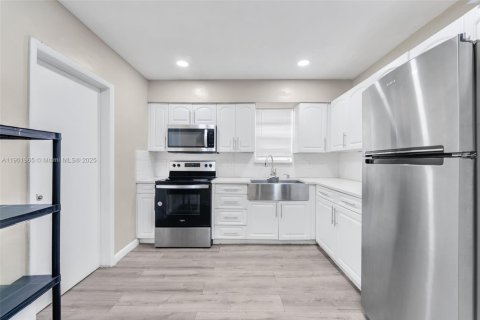 Casa en venta en Hallandale Beach, Florida, 4 dormitorios, 136.75 m2 № 1968553 - foto 8