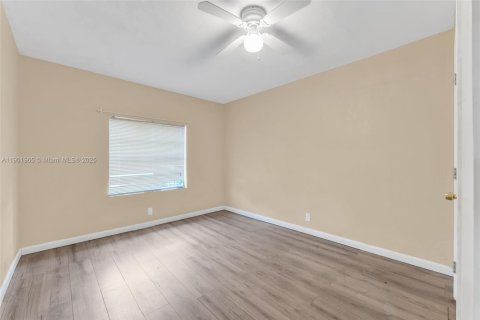 Casa en venta en Hallandale Beach, Florida, 4 dormitorios, 136.75 m2 № 1968553 - foto 16