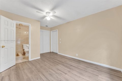 Casa en venta en Hallandale Beach, Florida, 4 dormitorios, 136.75 m2 № 1968553 - foto 17