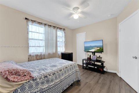 Casa en venta en Hallandale Beach, Florida, 4 dormitorios, 136.75 m2 № 1968553 - foto 14