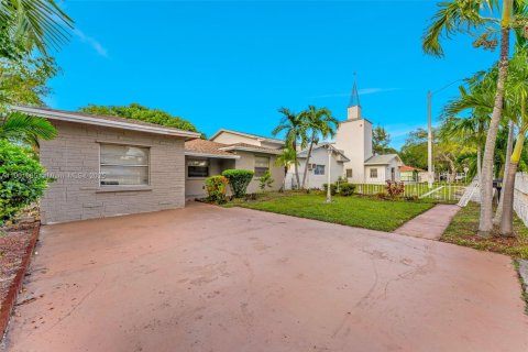 Casa en venta en Hallandale Beach, Florida, 4 dormitorios, 136.75 m2 № 1968553 - foto 3