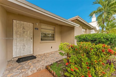 Casa en venta en Hallandale Beach, Florida, 4 dormitorios, 136.75 m2 № 1968553 - foto 5