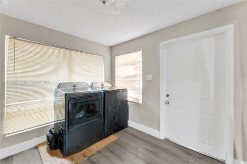 Casa en venta en Hallandale Beach, Florida, 4 dormitorios, 136.75 m2 № 1968553 - foto 19