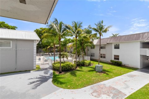 Copropriété à louer à Palmetto Bay, Floride: 2 chambres, 74.41 m2 № 1893365 - photo 9