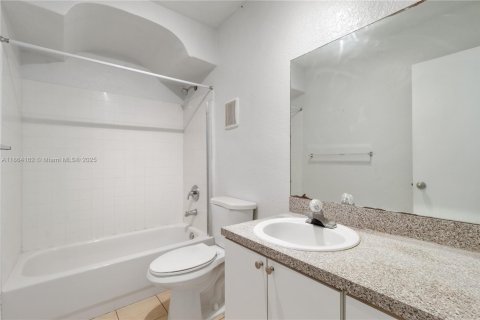 Copropriété à louer à Palmetto Bay, Floride: 2 chambres, 74.41 m2 № 1893365 - photo 8