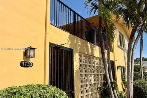 Condominio en venta en Hollywood, Florida, 1 dormitorio, 50.17 m2 № 2076898 - foto 2