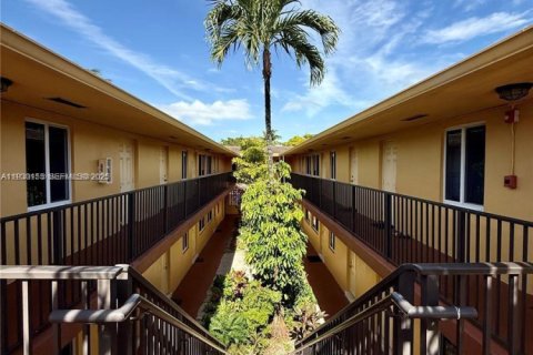 Condominio en venta en Hollywood, Florida, 1 dormitorio, 50.17 m2 № 2076898 - foto 9