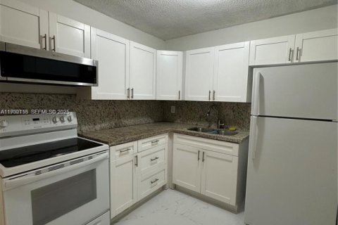Condominio en venta en Hollywood, Florida, 1 dormitorio, 50.17 m2 № 2076898 - foto 3