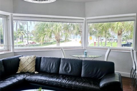 Apartamento en alquiler en Fort Lauderdale, Florida, 2 dormitorios № 1888014 - foto 2