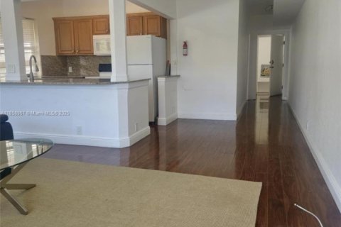 Apartamento en alquiler en Fort Lauderdale, Florida, 2 dormitorios № 1888014 - foto 8