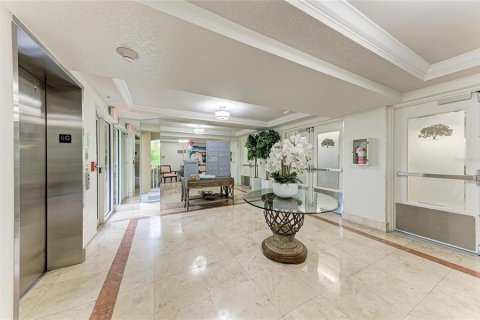 Condo in Sarasota, Florida, 3 bedrooms № 2201650 - photo 7