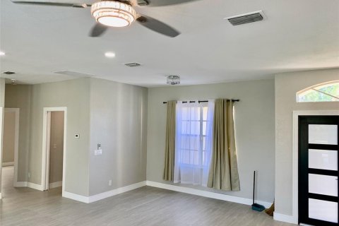 Villa ou maison à louer à North Port, Floride: 3 chambres, 144.09 m2 № 2415061 - photo 5