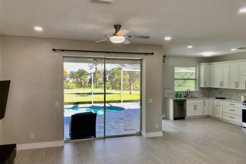 Villa ou maison à louer à North Port, Floride: 3 chambres, 144.09 m2 № 2415061 - photo 4