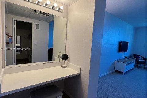 Condominio en alquiler en Sunny Isles Beach, Florida, 2 dormitorios, 143.91 m2 № 1936853 - foto 10