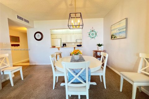 Condominio en alquiler en Sunny Isles Beach, Florida, 2 dormitorios, 143.91 m2 № 1936853 - foto 4