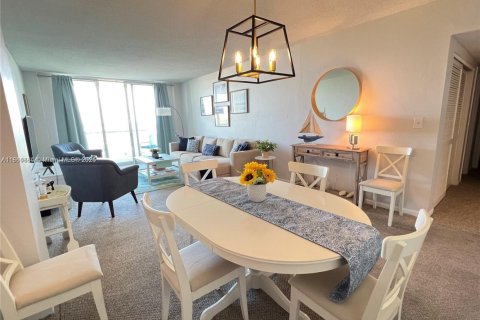 Condominio en alquiler en Sunny Isles Beach, Florida, 2 dormitorios, 143.91 m2 № 1936853 - foto 2