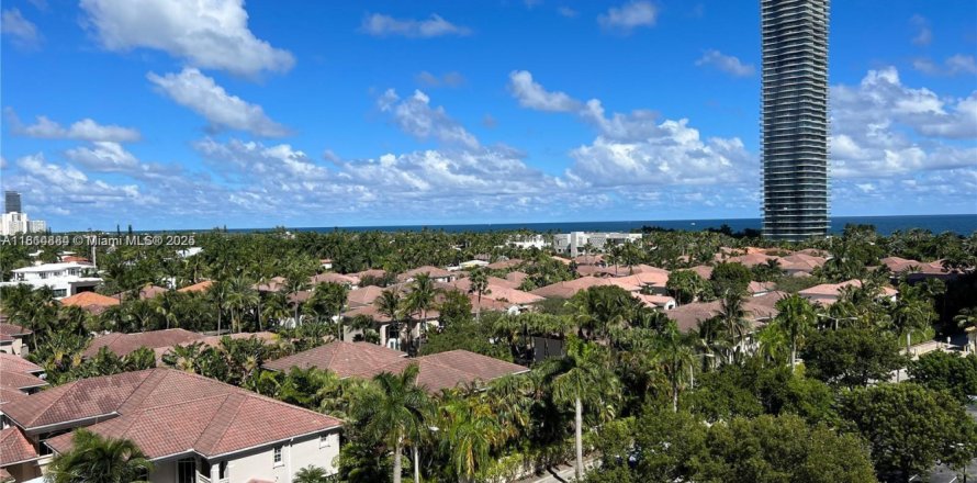 Condominio en Sunny Isles Beach, Florida, 2 dormitorios № 1936853