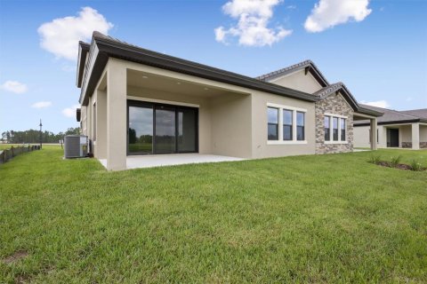 House in Zephyrhills, Florida 3 bedrooms, 265.14 sq.m. № 1689763 - photo 27