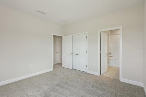 House in Zephyrhills, Florida 3 bedrooms, 265.14 sq.m. № 1689763 - photo 21