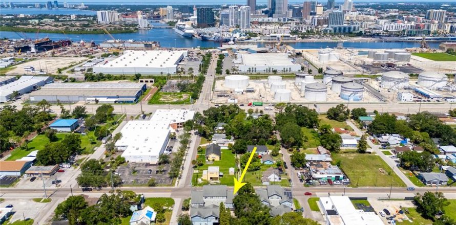 Adosado en Tampa, Florida 2 dormitorios, 132.85 m2 № 1917502