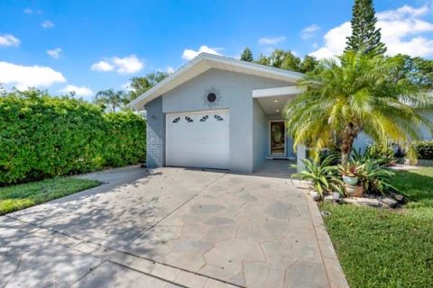 House in Palm Harbor, Florida 2 bedrooms, 114.27 sq.m. № 2200182 - photo 4