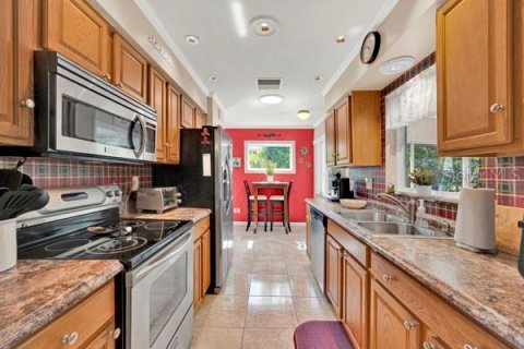 House in Palm Harbor, Florida 2 bedrooms, 114.27 sq.m. № 2200182 - photo 14