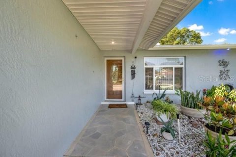 House in Palm Harbor, Florida 2 bedrooms, 114.27 sq.m. № 2200182 - photo 6