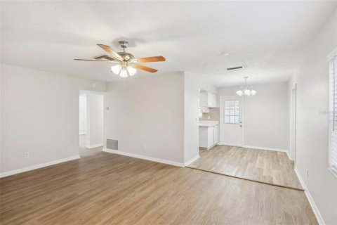 Casa en venta en Deltona, Florida, 3 dormitorios, 107.86 m2 № 1521794 - foto 9