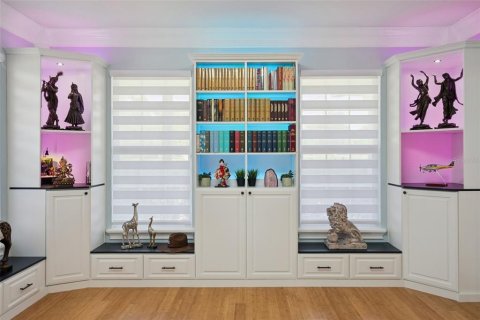 House in Longwood, Florida 8 bedrooms, 713.02 sq.m. № 2093643 - photo 11