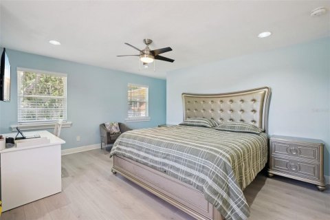 House in Longwood, Florida 8 bedrooms, 713.02 sq.m. № 2093643 - photo 22