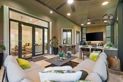 Casa en venta en Cutler Bay, Florida, 4 dormitorios, 252.97 m2 № 2172595 - foto 2