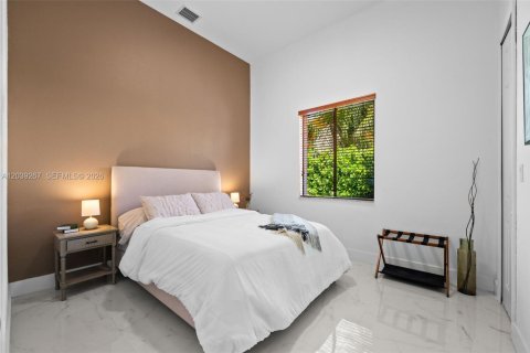 Casa en venta en Cutler Bay, Florida, 4 dormitorios, 252.97 m2 № 2172595 - foto 6