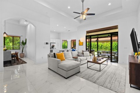 Casa en venta en Cutler Bay, Florida, 4 dormitorios, 252.97 m2 № 2172595 - foto 9