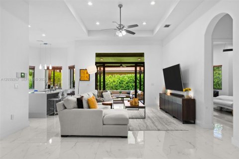 Casa en venta en Cutler Bay, Florida, 4 dormitorios, 252.97 m2 № 2172595 - foto 8