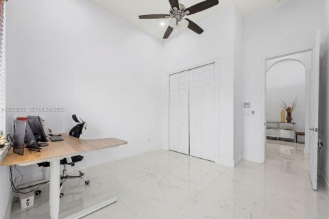 Casa en venta en Cutler Bay, Florida, 4 dormitorios, 252.97 m2 № 2172595 - foto 30