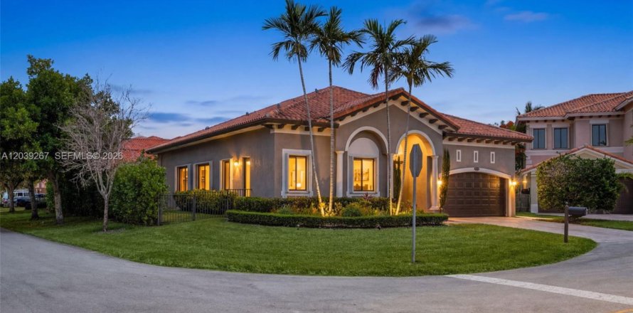 Casa en Cutler Bay, Florida 4 dormitorios, 252.97 m2 № 2172595