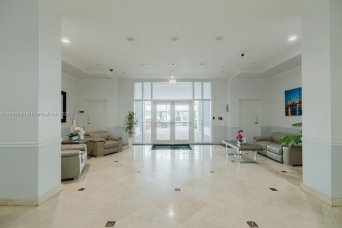 Condominio en venta en Miami, Florida, 1 dormitorio, 68.38 m2 № 1888077 - foto 20