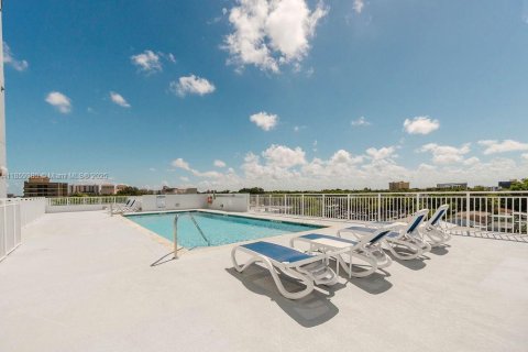 Condominio en venta en Miami, Florida, 1 dormitorio, 68.38 m2 № 1888077 - foto 17
