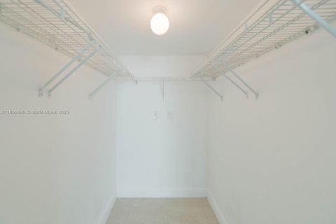 Condominio en venta en Miami, Florida, 1 dormitorio, 68.38 m2 № 1888077 - foto 10