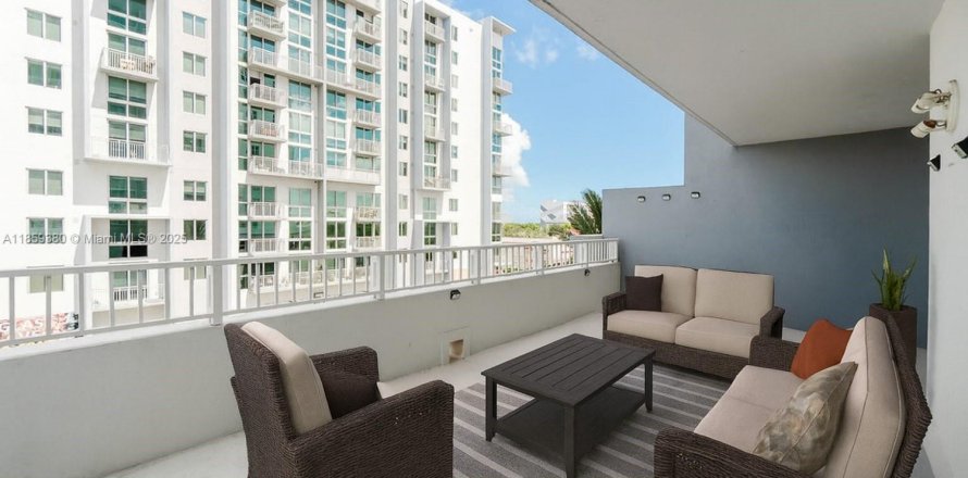 Condominio en Miami, Florida, 1 dormitorio  № 1888077