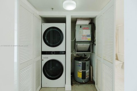 Condominio en venta en Miami, Florida, 1 dormitorio, 68.38 m2 № 1888077 - foto 14