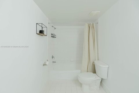 Condominio en venta en Miami, Florida, 1 dormitorio, 68.38 m2 № 1888077 - foto 12